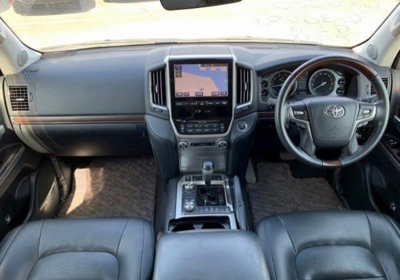 Toyota Landcruiser V8, Pearl white, 4608cc