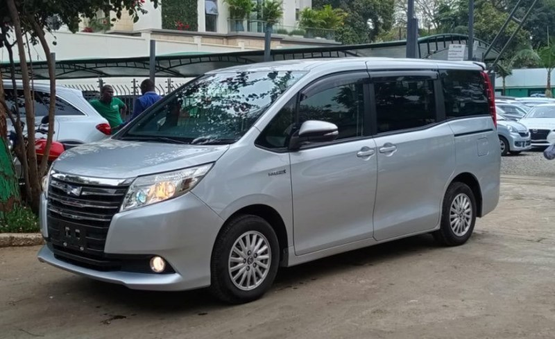 TOYOTA NOAH