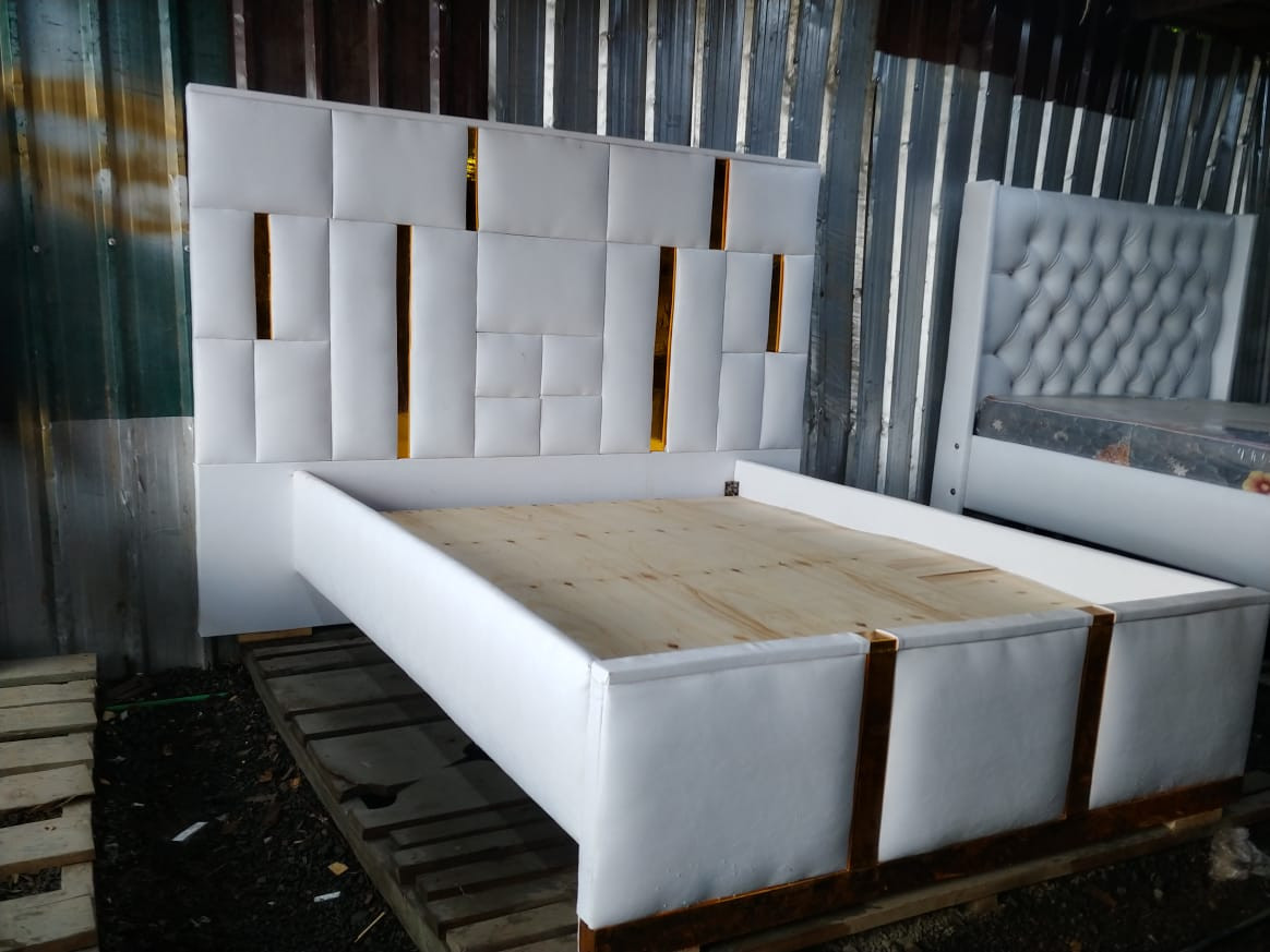 Lines 6 by 6 chester bed