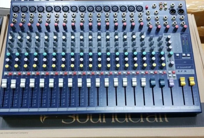 soundcraft efx 16 plain mixer