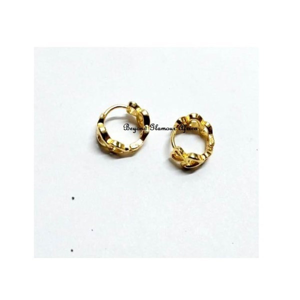 Womens Small Gold Tone stud earrings
