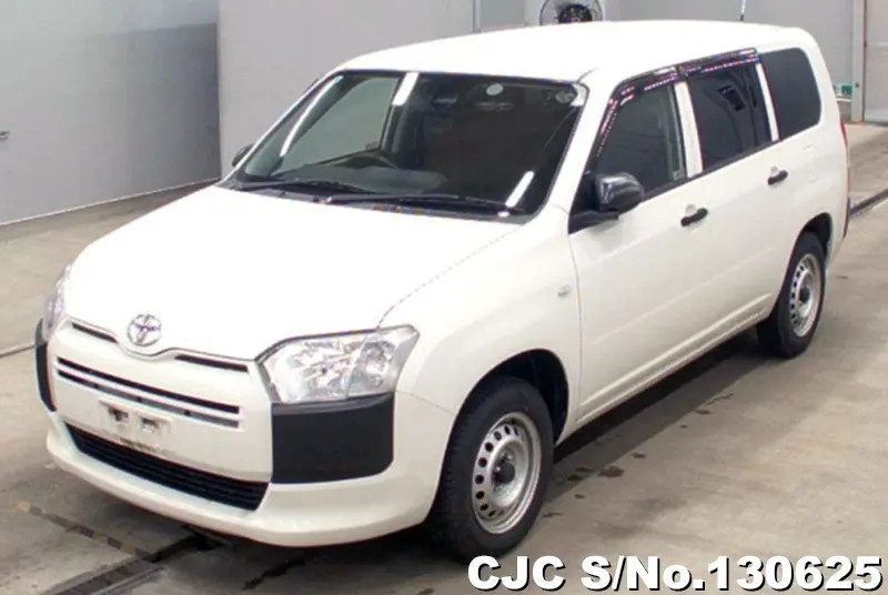 Used Toyota Probox white Automatic 2020