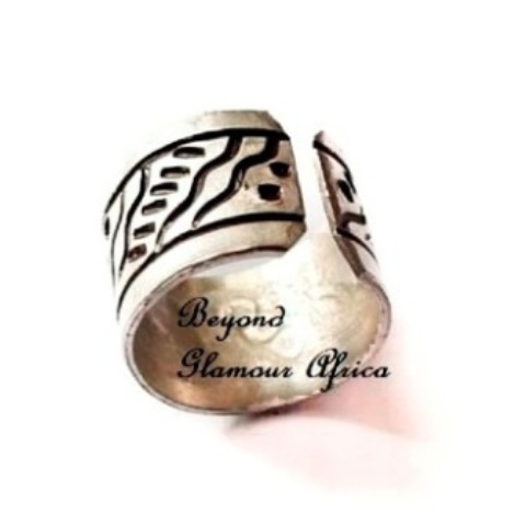 unisex metallic engraved band